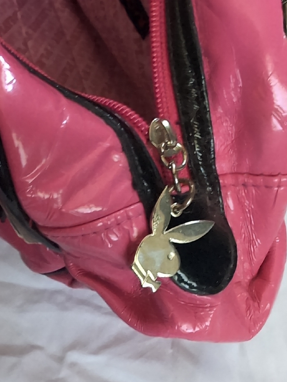 2006 Vintage PLAYBOY Pink Patent Shoulder Bag with Black Trim - Picture 5 of 8